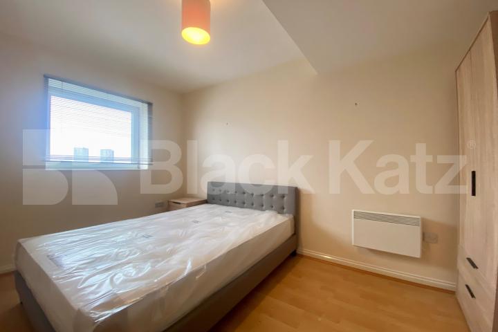 Beautiful penthouse, includes concierge, on site gym & water rates. Longstone Court.Great Dover Steet, Borough/London Bridge