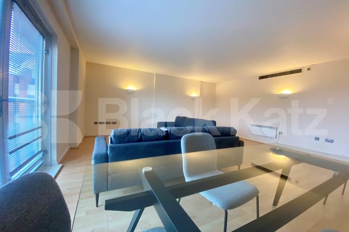 Beautiful penthouse, includes concierge, on site gym & water rates. Longstone Court.Great Dover Steet, Borough/London Bridge