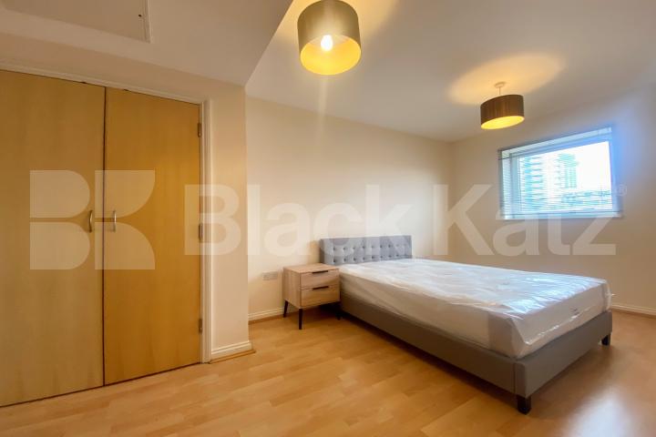 Beautiful penthouse, includes concierge, on site gym & water rates. Longstone Court.Great Dover Steet, Borough/London Bridge