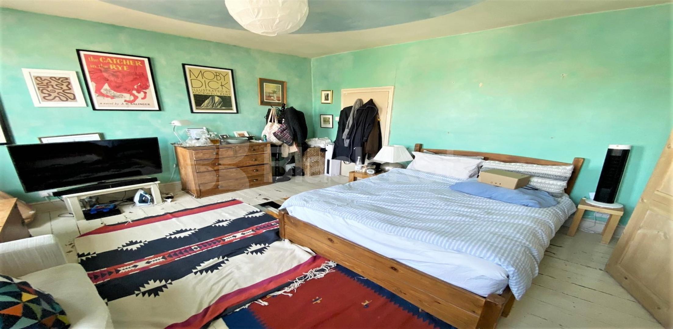 			4 Bedroom, 1 bath, 1 reception Flat			 Uxbridge Road , SHEPHERDS BUSH