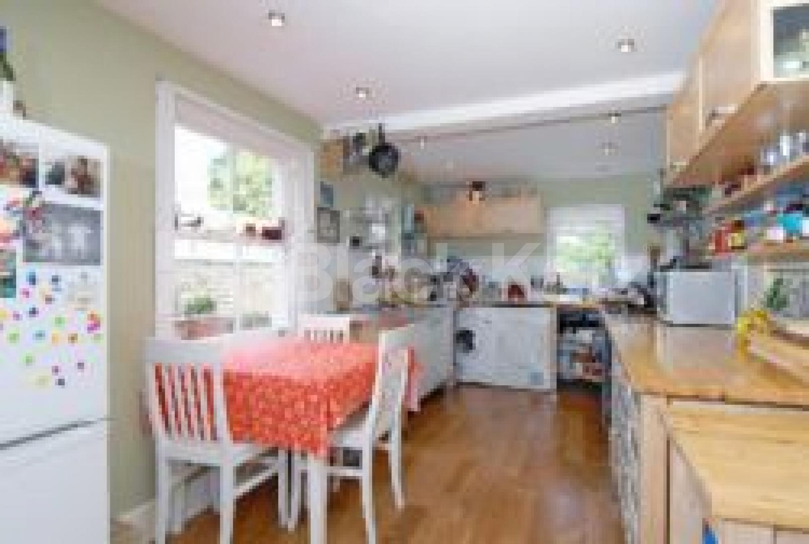 			MUST SEE AND GARDEN !!!, 3 Bedroom, 1 bath, 1 reception Terraced House			 Leconsfield Road, Highbury