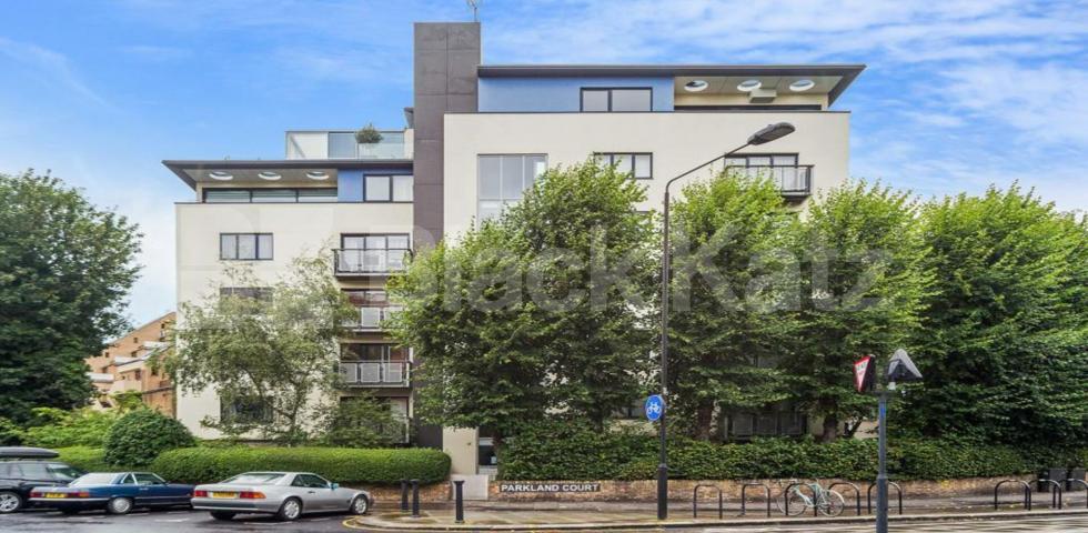 			2 Bedroom, 1 bath, 1 reception Apartment			 Addison Road , Holland Park