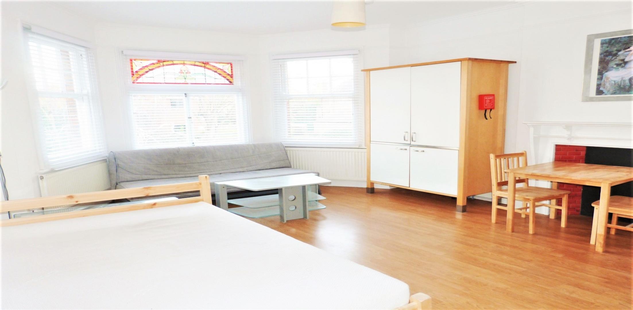 			GAS, WATER and ELECTRICITY INCLUDED, Studio Apartment, 1 bath, 1 reception Flat			 Exeter Road , KILBURN