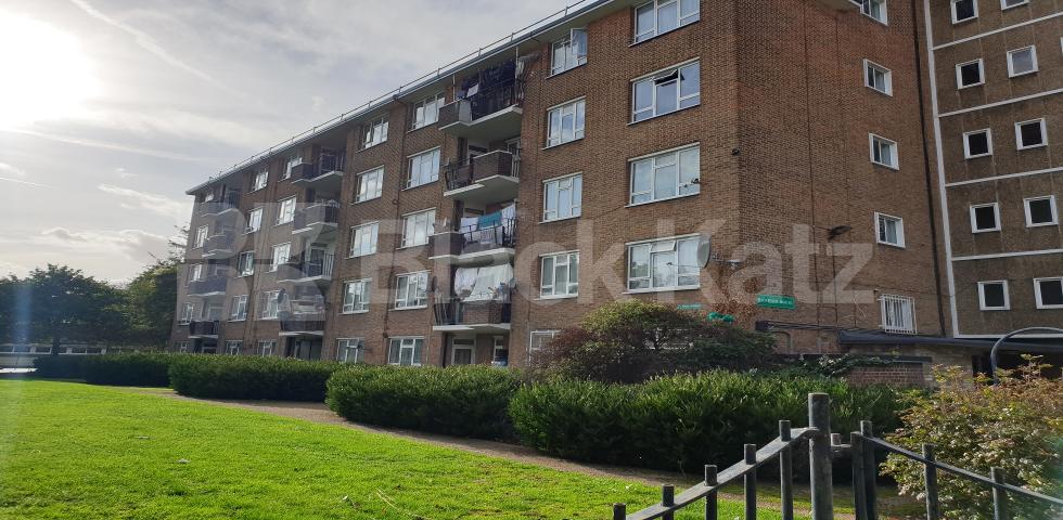 			NEW INSTRUCTION , 4 Bedroom, 1 bath, 1 reception Apartment			 St. Georges Close., Wandsworth Road/ Stockwell.  