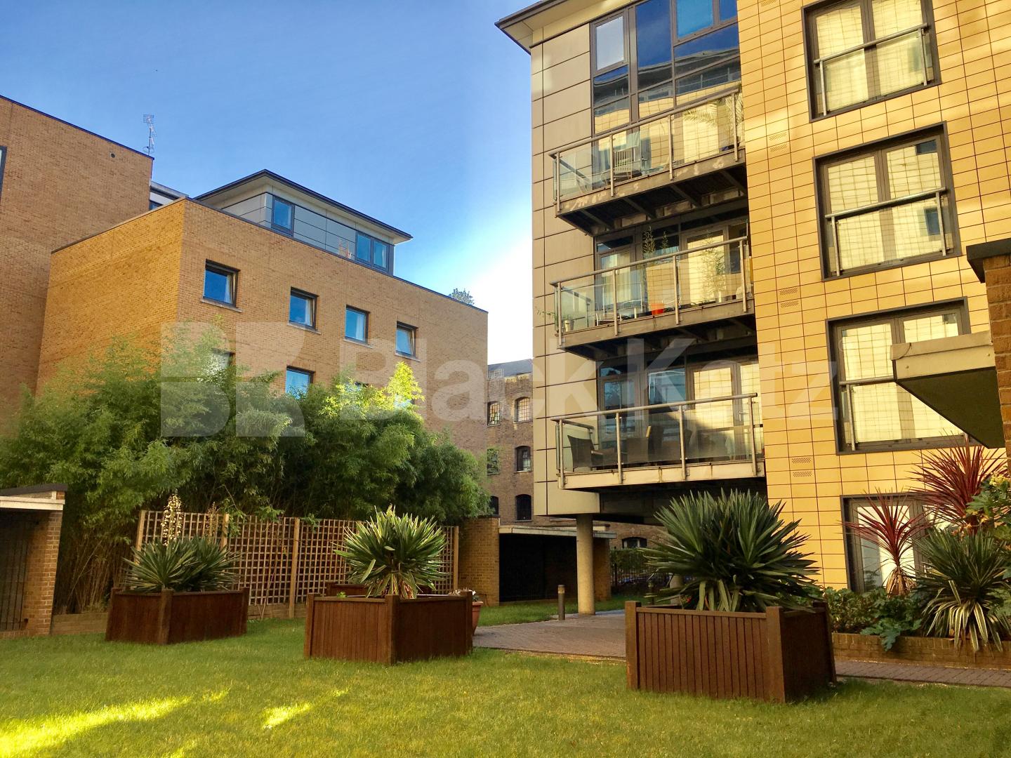 			NEW INSTRUCTION (Includes parking & water rates). , 2 Bedroom, 1 bath, 1 reception Apartment			 Longstone Court.Great Dover St., Borough/London Bridge
