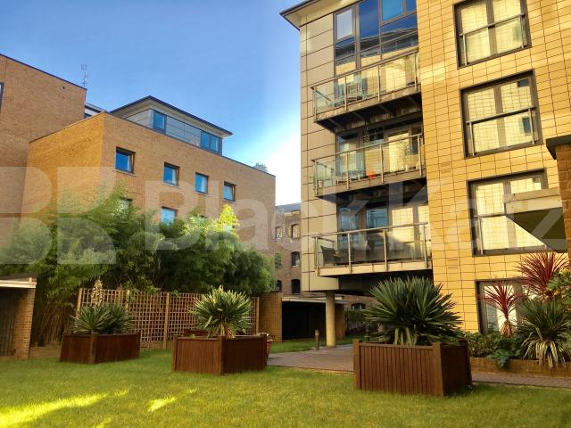 			NEW INSTRUCTION (Includes parking & water rates). , 2 Bedroom, 1 bath, 1 reception Apartment			 Longstone Court.Great Dover St., Borough/London Bridge