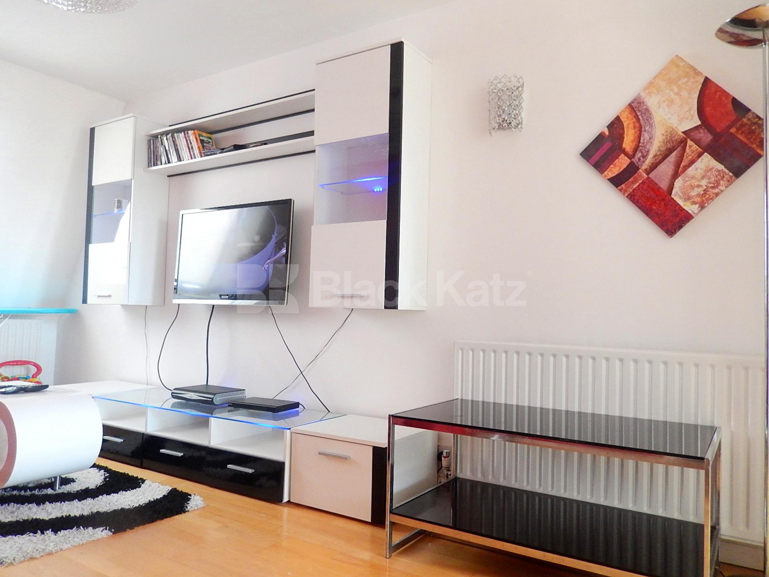 			LET, 1 Bedroom, 1 bath, 1 reception Flat			 Greyhound Road, Hammersmith W6