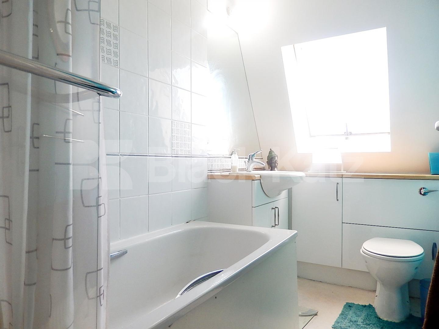 			LET, 1 Bedroom, 1 bath, 1 reception Flat			 Greyhound Road, Hammersmith