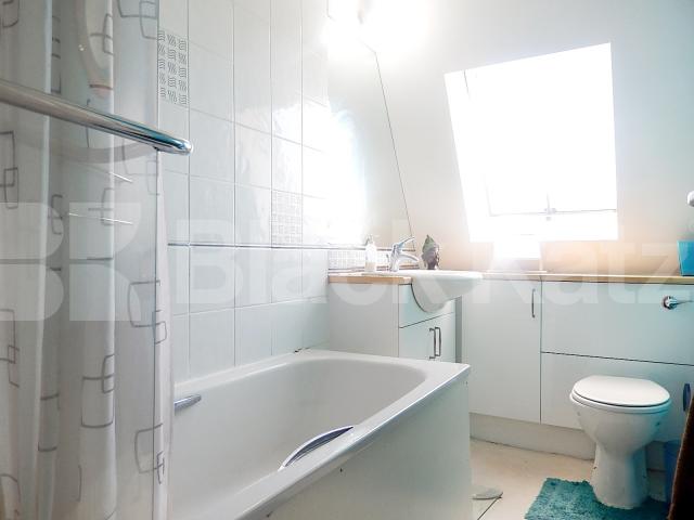 			LET, 1 Bedroom, 1 bath, 1 reception Flat			 Greyhound Road, Hammersmith