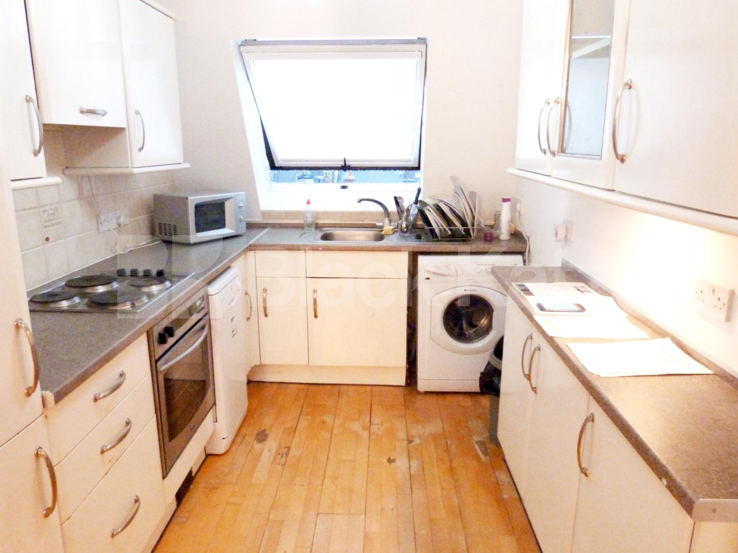 			LET, 1 Bedroom, 1 bath, 1 reception Flat			 Greyhound Road, Hammersmith