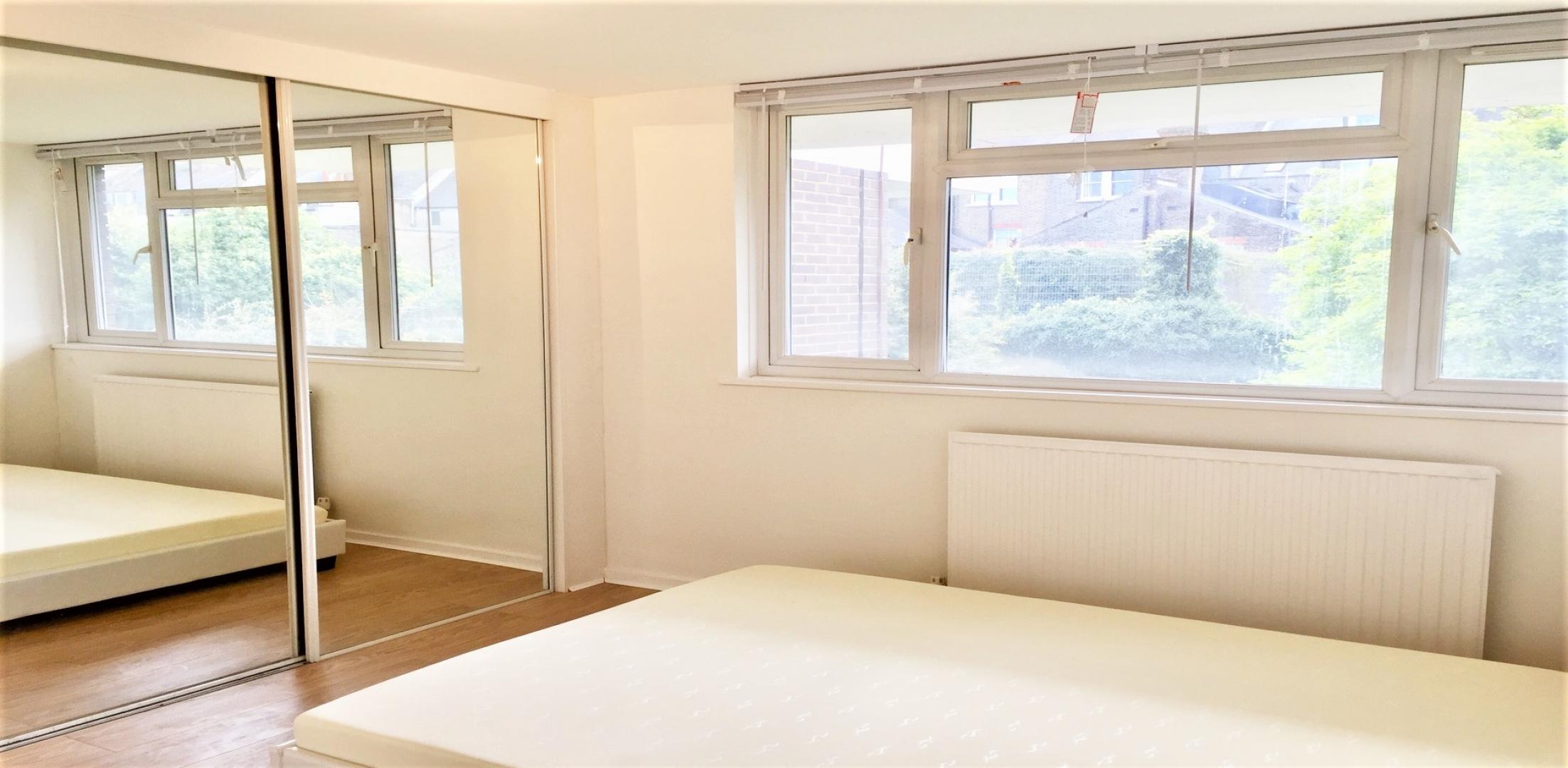 			PRIVATE GARDEN, 4 Bedroom, 1 bath, 1 reception Flat			 Dyne Road, KILBURN