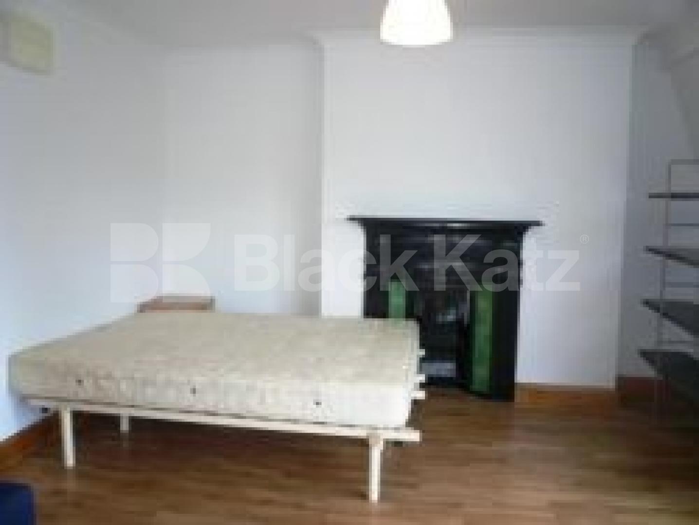 			Studio Apartment, 1 bath, 1 reception Flat			 Glenmore Road, BELSIZE PARK