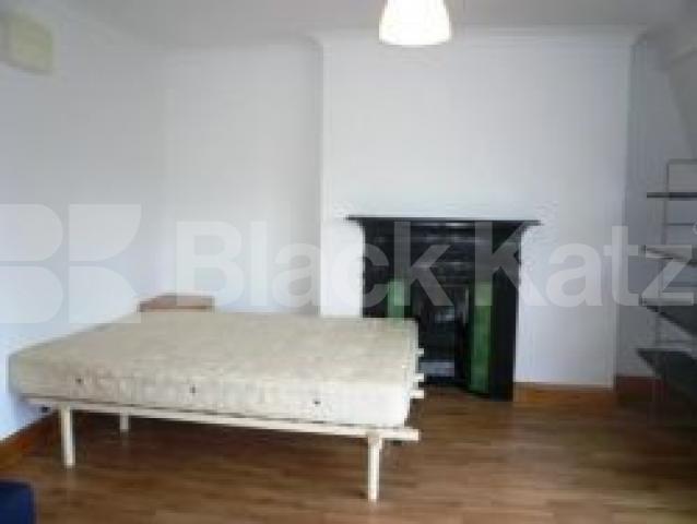 			Studio Apartment, 1 bath, 1 reception Flat			 Glenmore Road, BELSIZE PARK