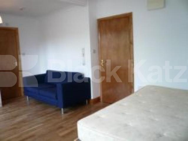 			Studio Apartment, 1 bath, 1 reception Flat			 Glenmore Road, BELSIZE PARK