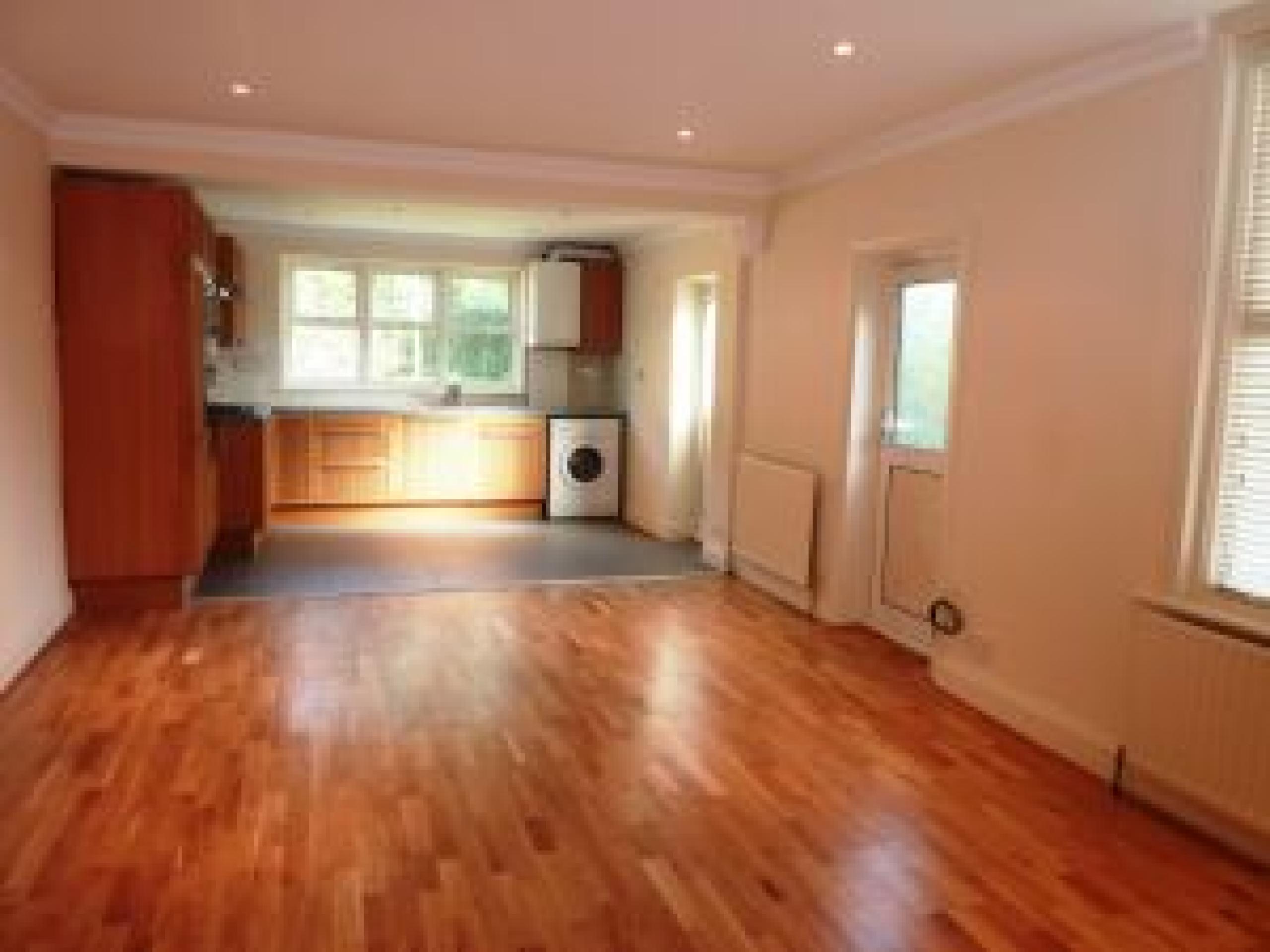 			NEW INSTRUCTION, 2 Bedroom, 1 bath, 1 reception Flat			 Savernake Road, BELSIZE PARK/HAMPSTEAD HEATH NW3