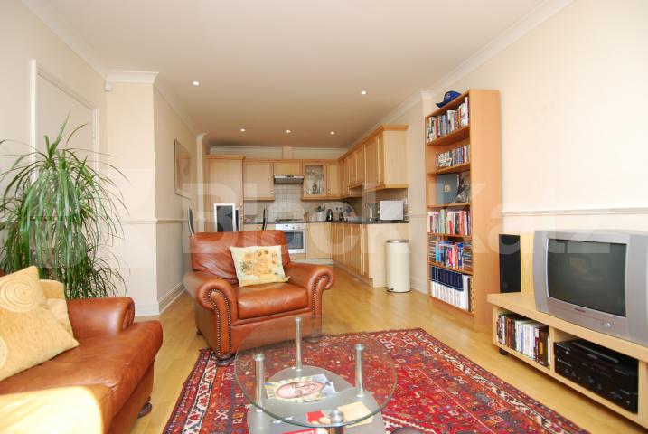 			2 Bedroom, 1 bath, 1 reception Flat			 Goswell Road, ANGEL / CLERKENWELL