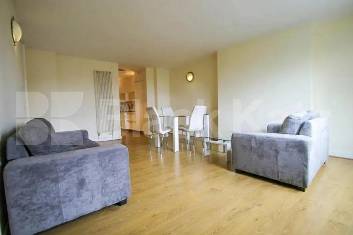 2 bed 2 bath in the city and close to Barbican Station Goswell Road, Clerkenwell