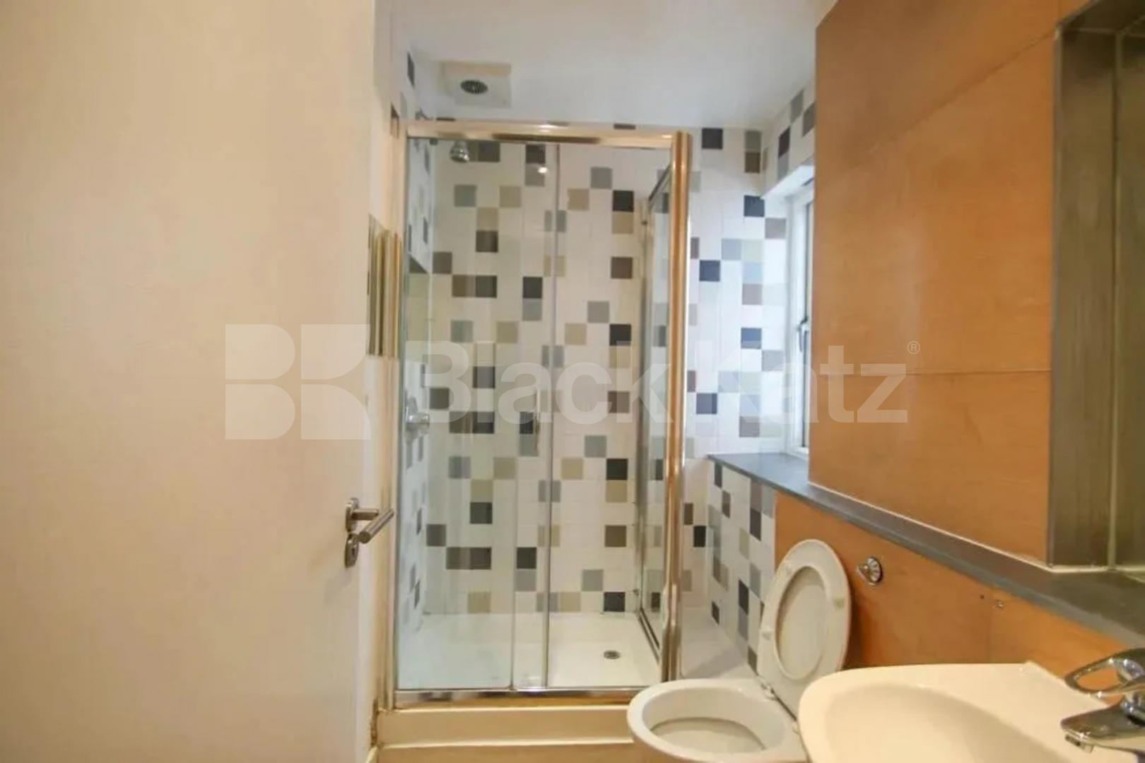 2 bed 2 bath in the city and close to Barbican Station Goswell Road, Clerkenwell