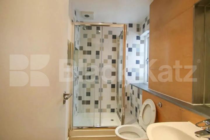 2 bed 2 bath in the city and close to Barbican Station Goswell Road, Clerkenwell