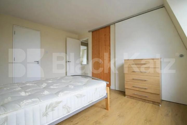 2 bed 2 bath in the city and close to Barbican Station Goswell Road, Clerkenwell