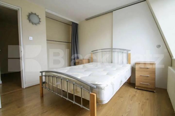 2 bed 2 bath in the city and close to Barbican Station Goswell Road, Clerkenwell