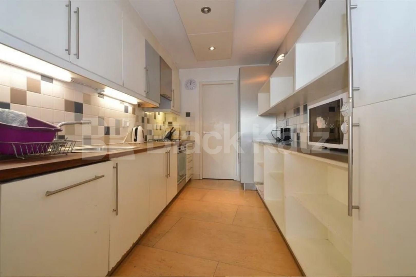 2 bed 2 bath in the city and close to Barbican Station Goswell Road, Clerkenwell