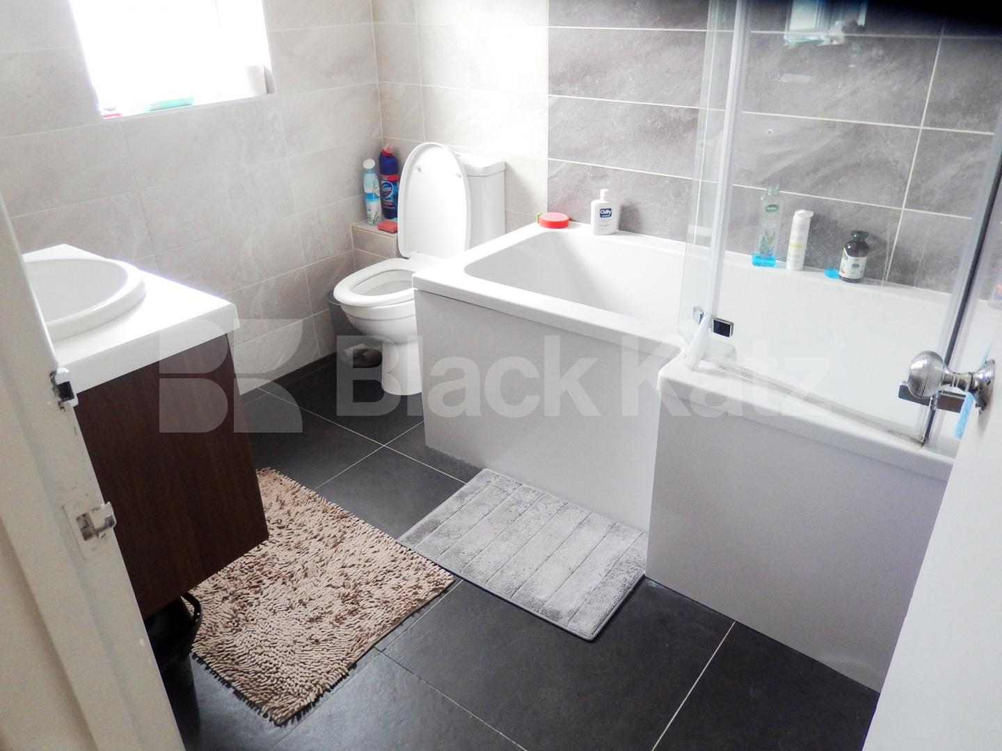 			NEW INSTRUCTION, 2 Bedroom, 1 bath, 1 reception Flat			 Gratton Road, Shepherds Bush