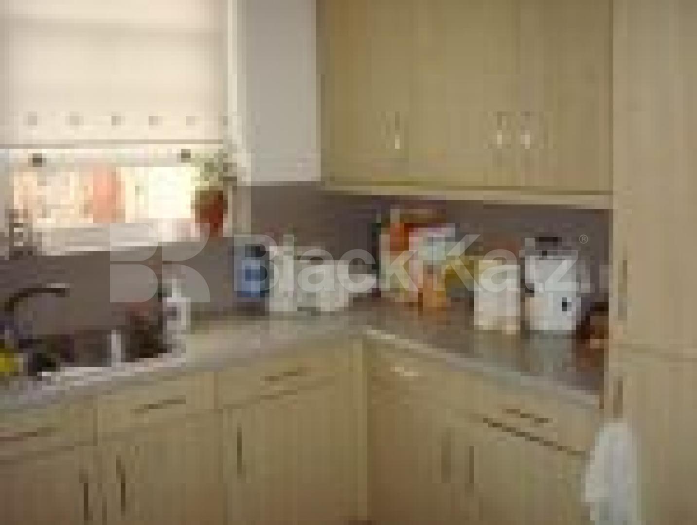 			ABSOLUTE MUST SEE!!!, 4 Bedroom, 1 bath, 1 reception Flat			 Great Cumberland Place, MAYFAIR  / MARBLE ARCH