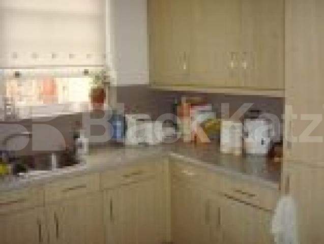 			ABSOLUTE MUST SEE!!!, 4 Bedroom, 1 bath, 1 reception Flat			 Great Cumberland Place, MAYFAIR  / MARBLE ARCH