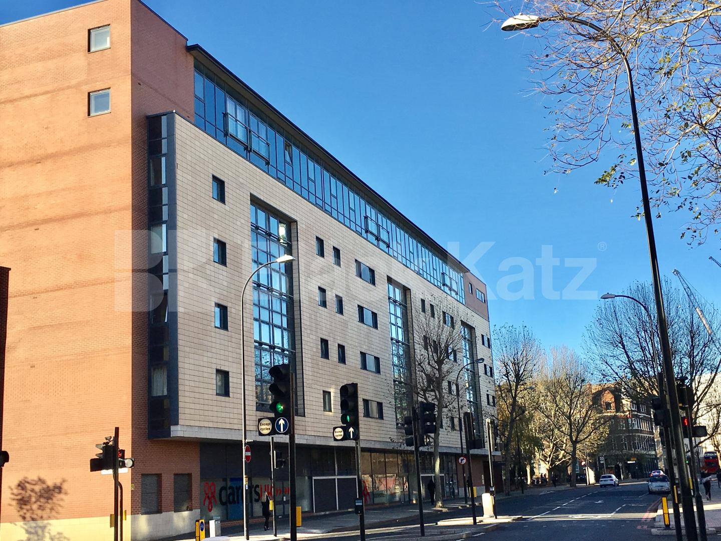 Beautiful penthouse, includes concierge, on site gym & water rates. Longstone Court.Great Dover Steet, Borough/London Bridge