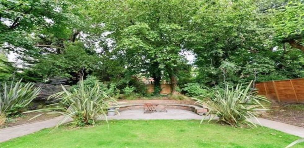 			HEATING, ELECTRICITY and WATER INCLUDED, Studio Apartment, 1 bath, 1 reception Apartment			 Finchley Road, FINCHLEY ROAD