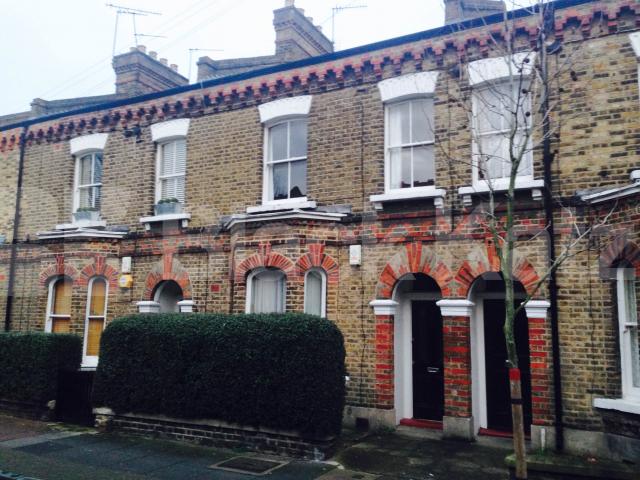 			UNDER OFFER, 2 Bedroom, 1 bath, 1 reception Apartment			 Grayshott Road, Clapham Junction