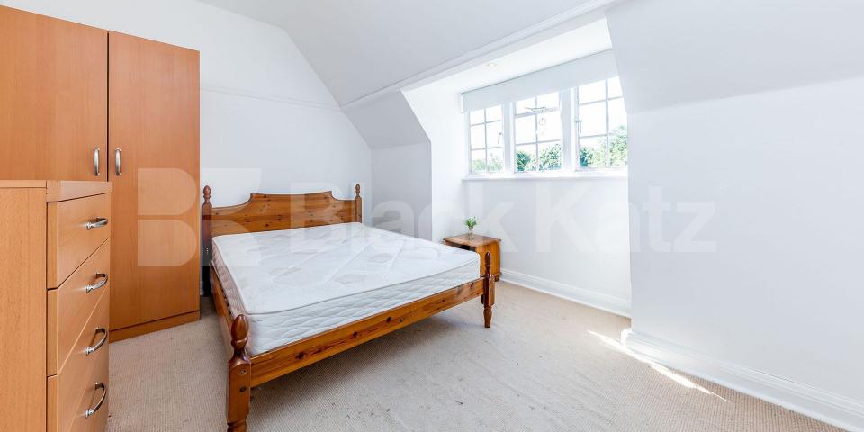 			New Instruction!, 3 Bedroom, 1 bath, 1 reception Flat			 Lyttelton Road, East Finchley