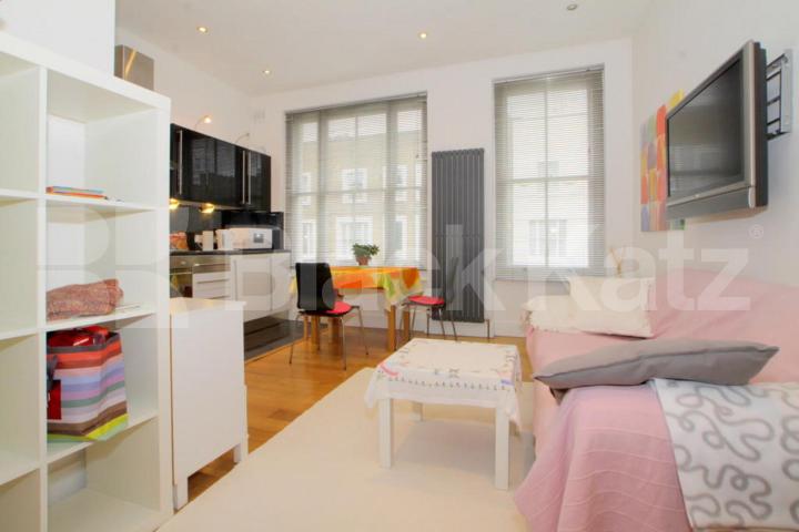 Charming 1-Bed Apartment in Heart of Islington, Steps from Upper Street Grantbridge Street, Angel