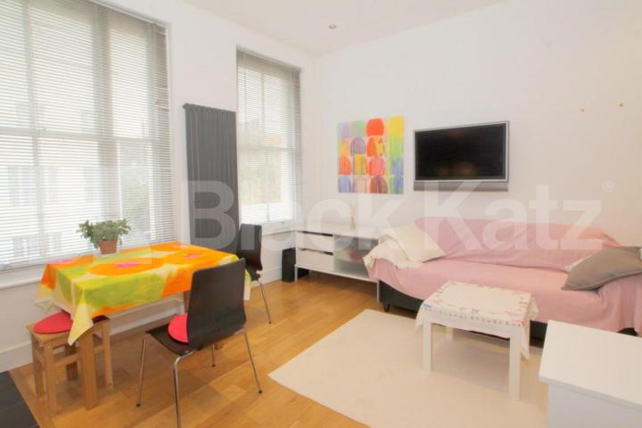 Charming 1-Bed Apartment in Heart of Islington, Steps from Upper Street Grantbridge Street, Angel
