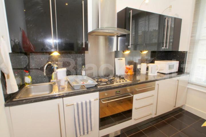 Charming 1-Bed Apartment in Heart of Islington, Steps from Upper Street Grantbridge Street, Angel