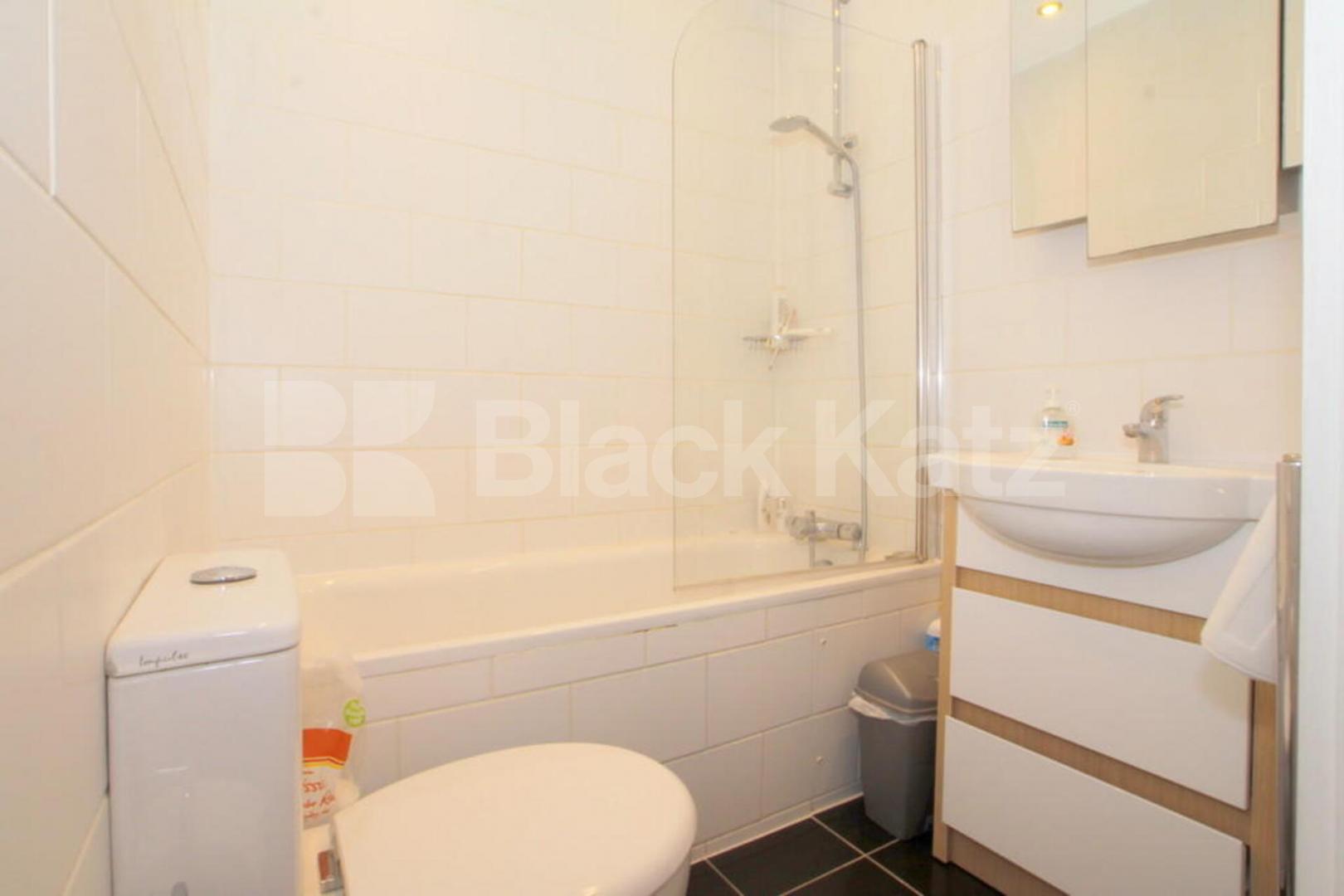 Charming 1-Bed Apartment in Heart of Islington, Steps from Upper Street Grantbridge Street, Angel