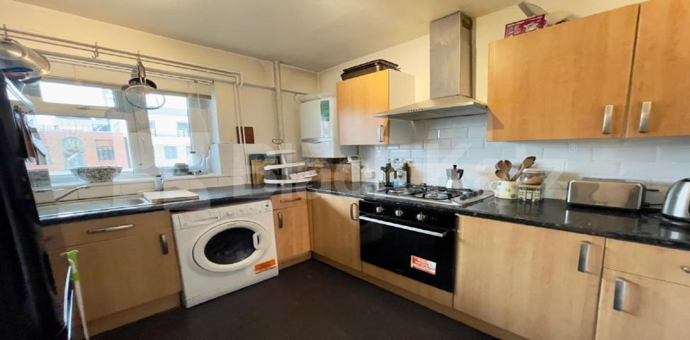 			LET , 1 Bedroom, 1 bath, 1 reception Apartment			 Great Suffolk Street , Borough