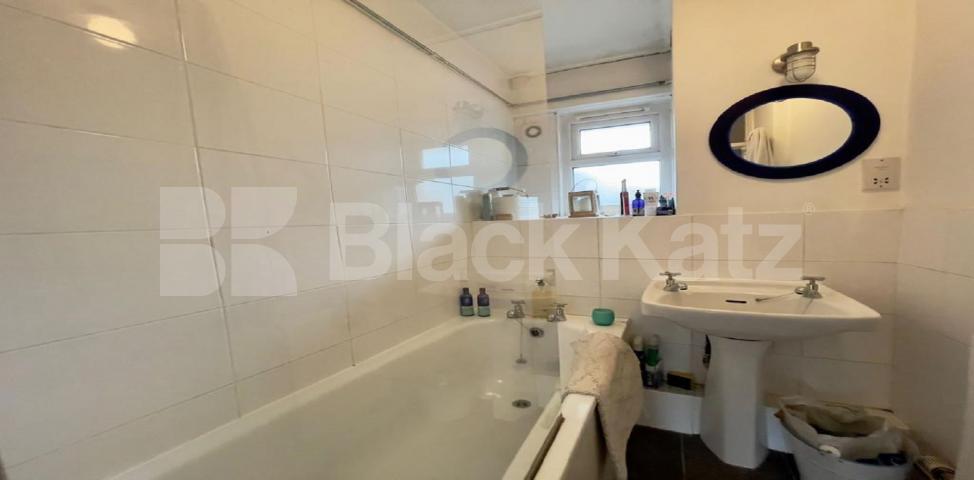 			LET , 1 Bedroom, 1 bath, 1 reception Apartment			 Great Suffolk Street , Borough