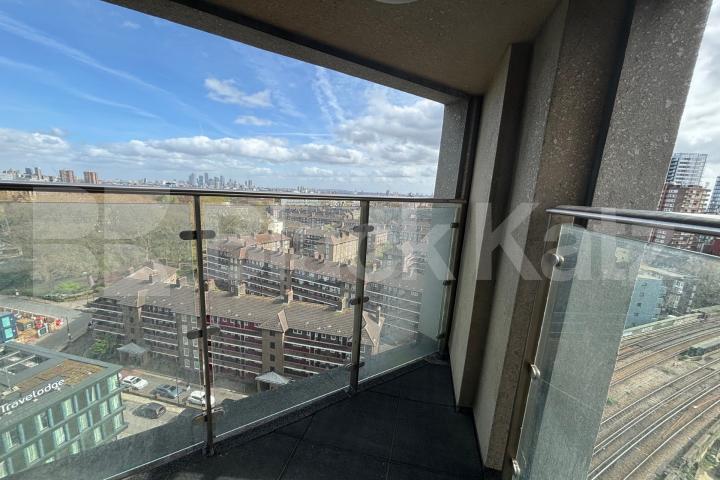 Stunning views, stylish & contemporary with balcony & roof terraces.  The Pioneer Building, Newington Causeway, Borough