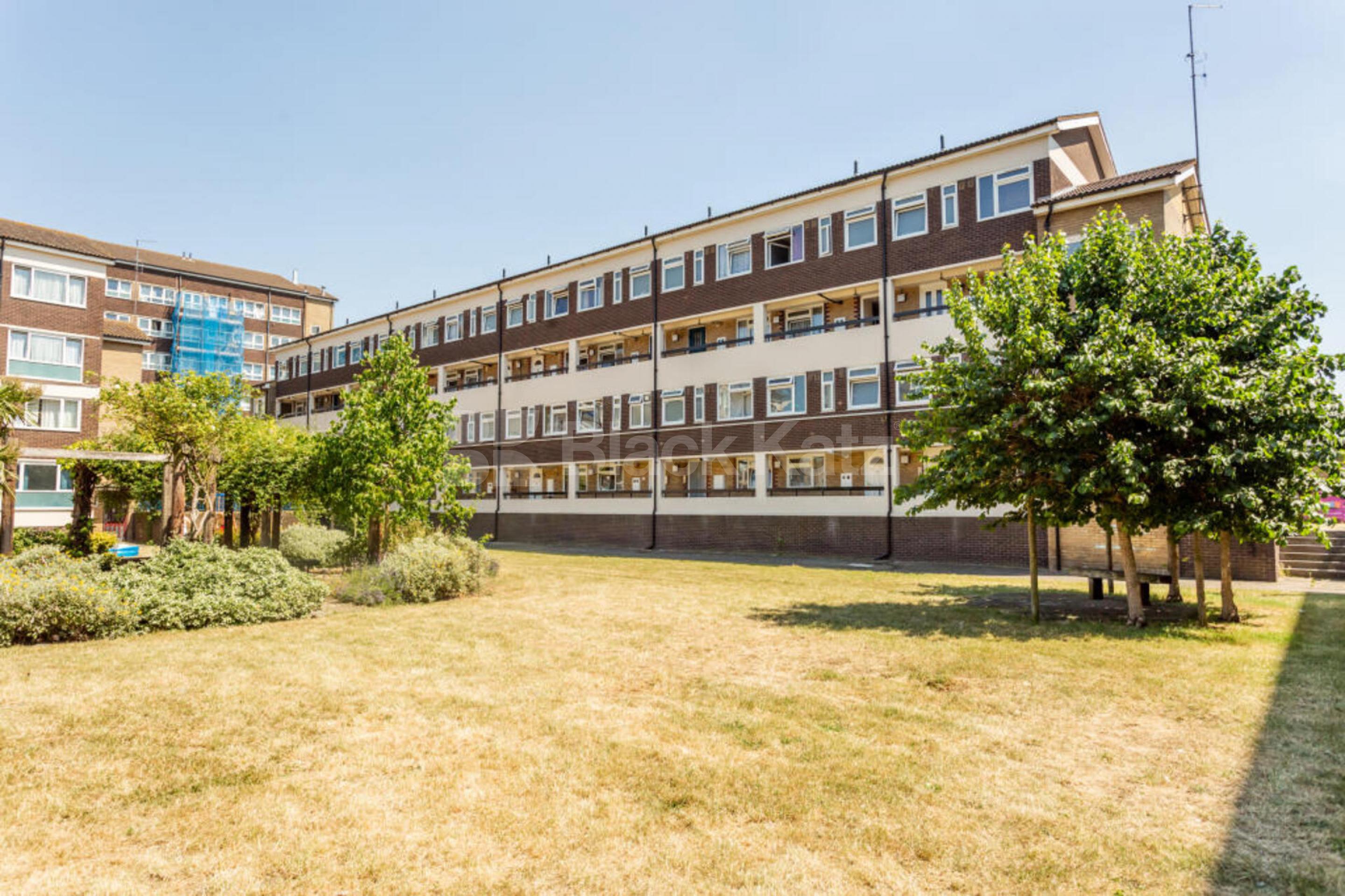 Split level four bedroom maisonette close to Bow Station Guerin Square , Mile End / Bow E3 E3