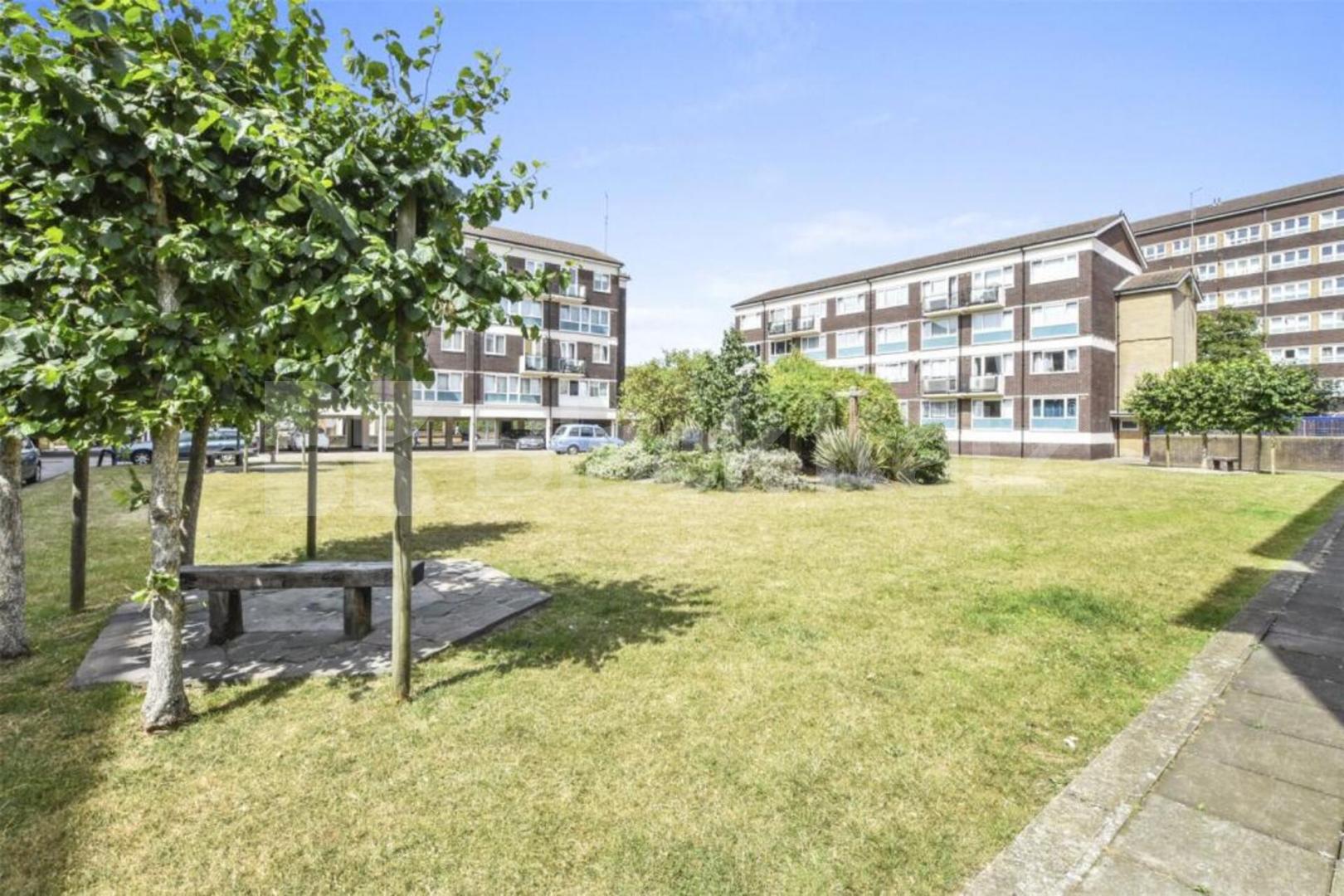 Split level four bedroom maisonette close to Bow Station Guerin Square , Mile End / Bow E3