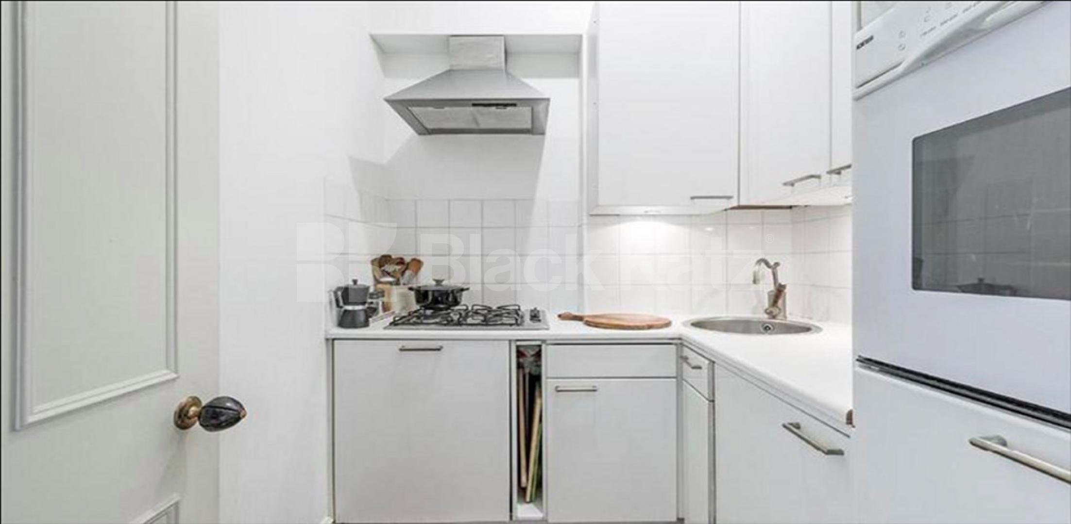 			NEW INSTRUCTION!, 2 Bedroom, 1 bath, 1 reception Flat			 Kensington Garden Square, NOTTING HILL / BAYSWATER