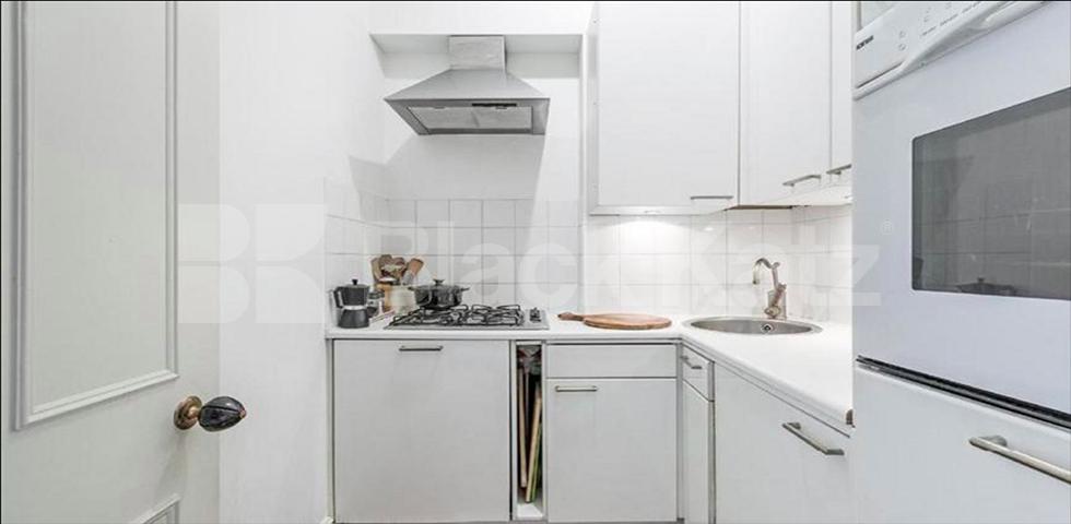 			NEW INSTRUCTION!, 2 Bedroom, 1 bath, 1 reception Flat			 Kensington Garden Square, NOTTING HILL / BAYSWATER