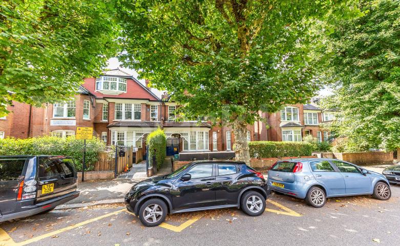 			Period Conversion, 2 Bedroom, 1 bath, 1 reception Flat			 Princes Avenue, MUSWELL HILL