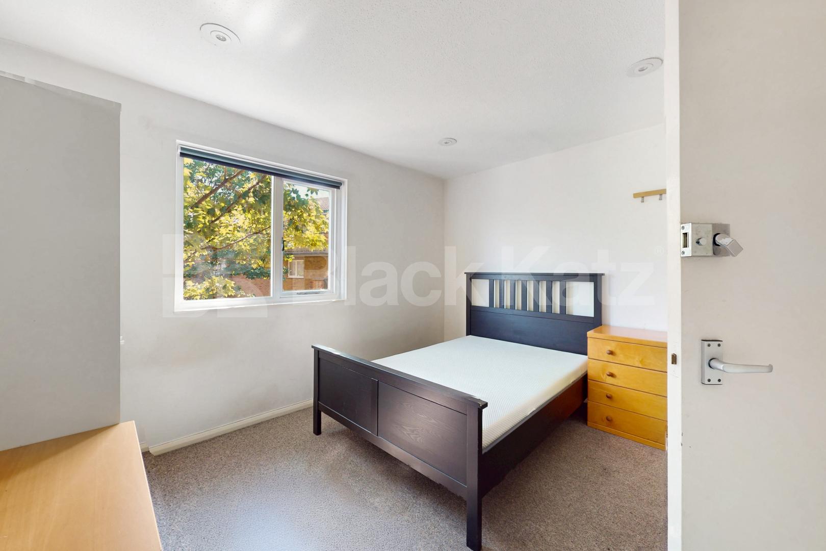 Generous four bed house, Includes heating & hot water   Hampton Street , Elephant and Castle