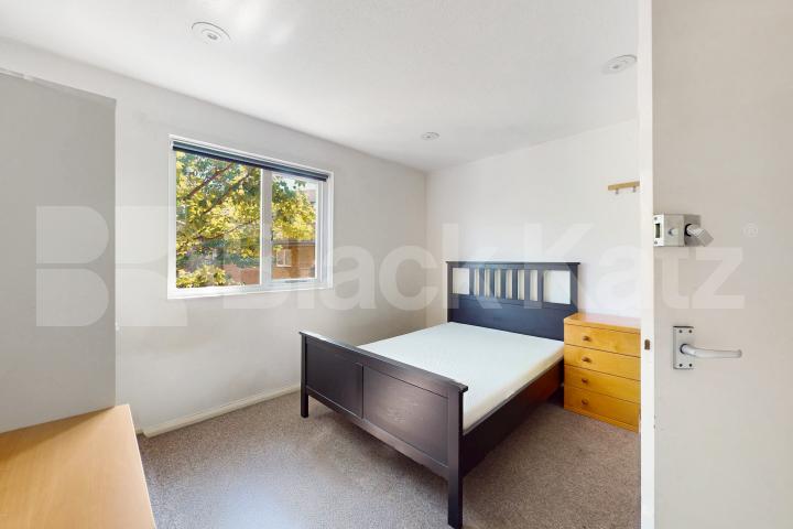 Generous four bed house, Includes heating & hot water   Hampton Street , Elephant and Castle