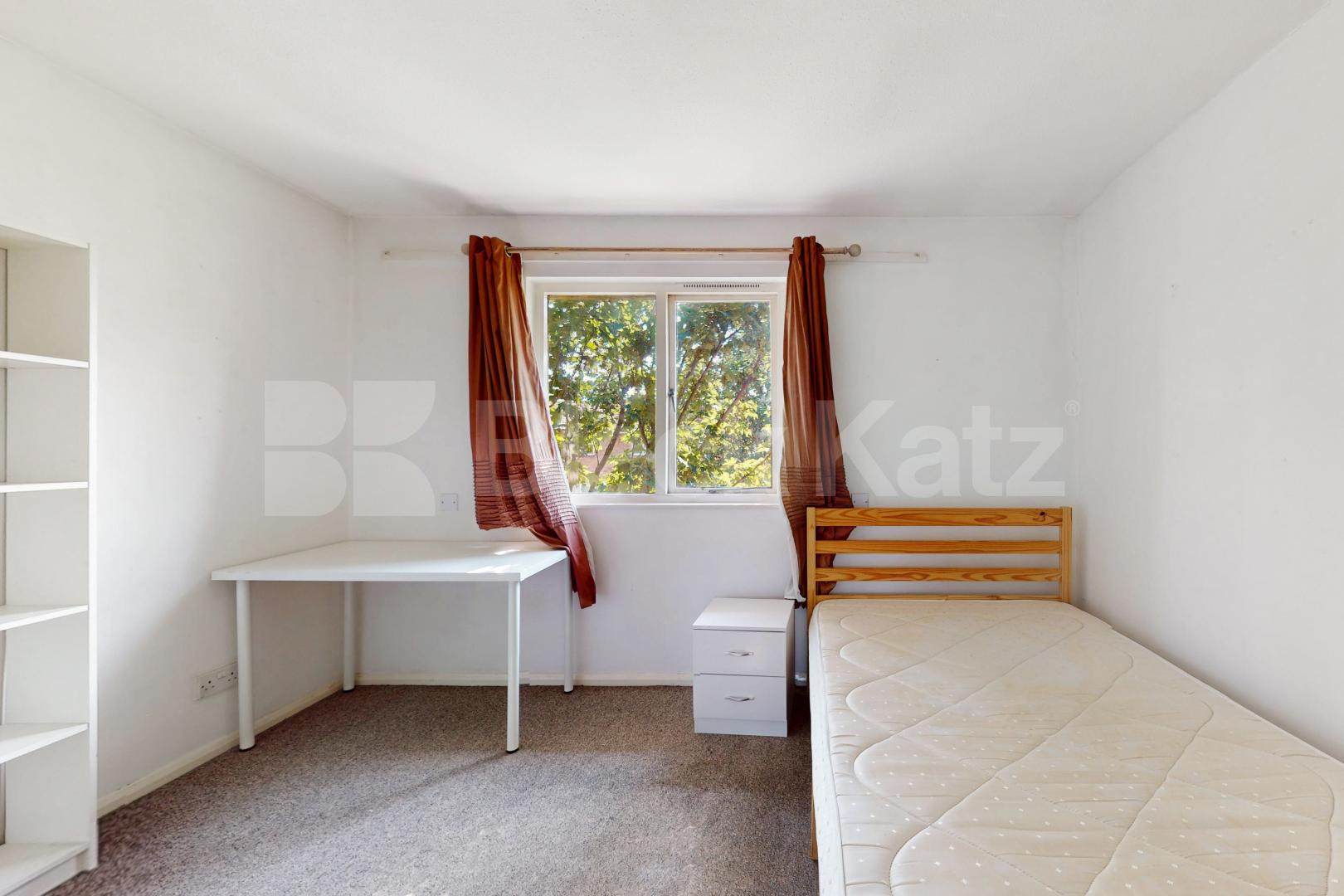 Generous four bed house, Includes heating & hot water   Hampton Street , Elephant and Castle
