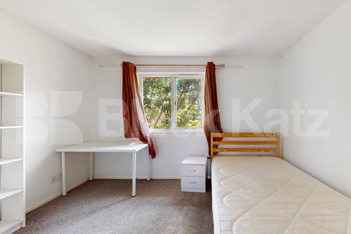 Generous four bed house, Includes heating & hot water   Hampton Street , Elephant and Castle