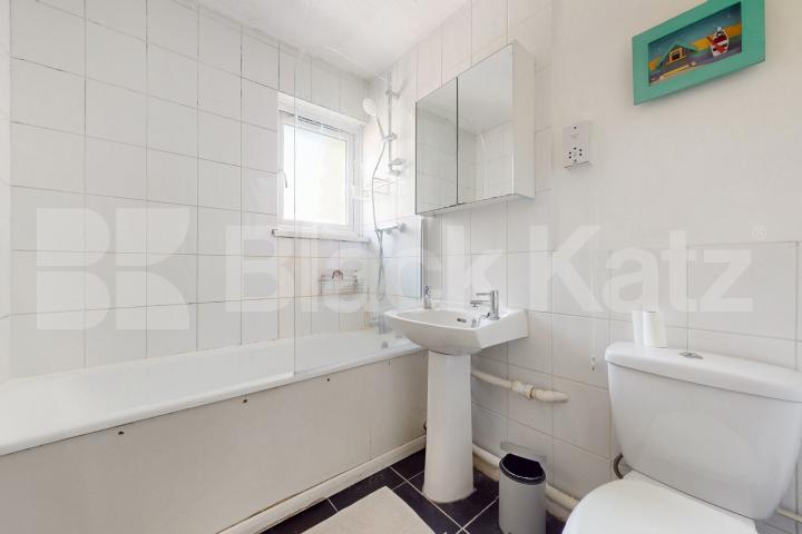 Generous four bed house, Includes heating & hot water   Hampton Street , Elephant and Castle